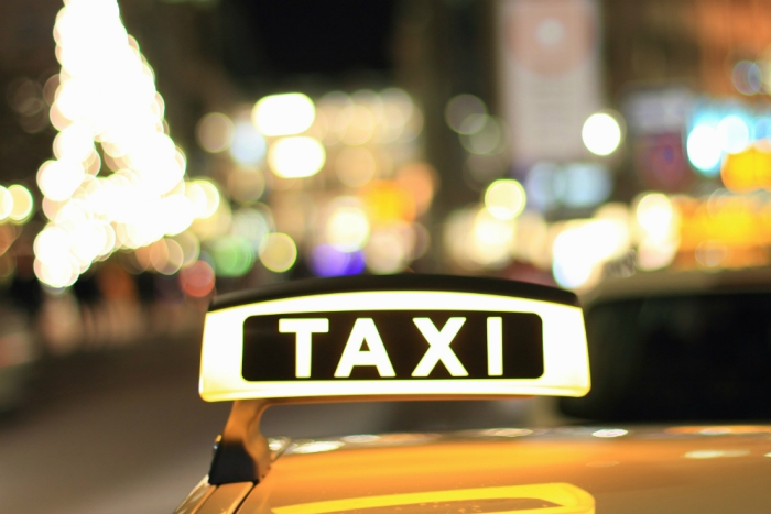 komparasi-tarif-taksi-online-vs-taksi-konvensional-160323p